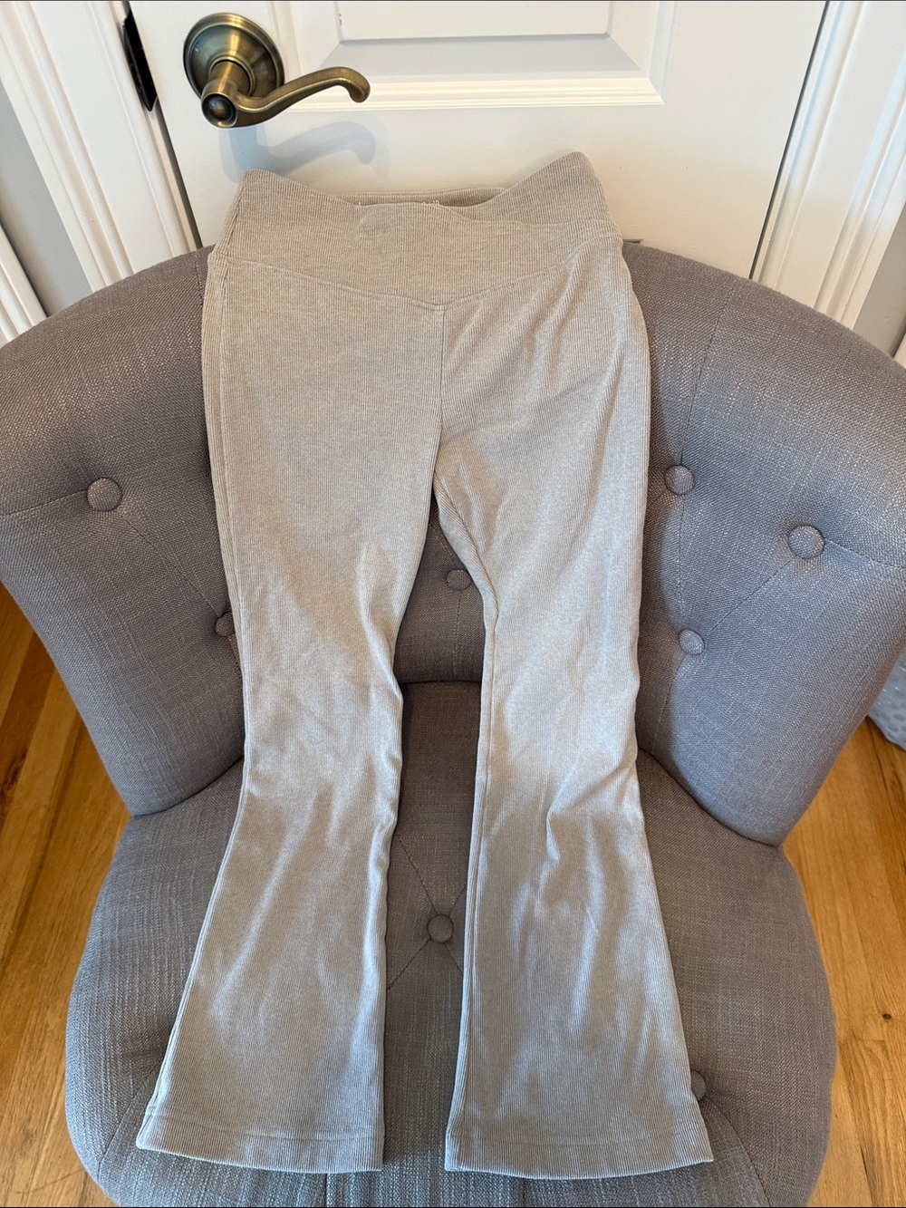 abercrombie kids Light Gray Stretch Flared Sweatpants. Size 9/10